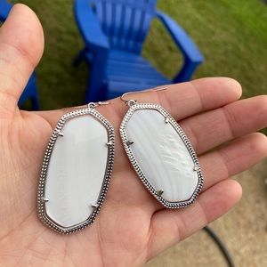 Kendra Scott Elle Drop Earrings - White Pearl